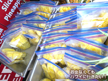ダイヤモンドヘッドのシェイブアイス店のカットパイナップル