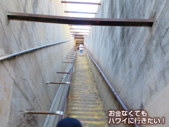 ダイヤモンドヘッド登山道の階段