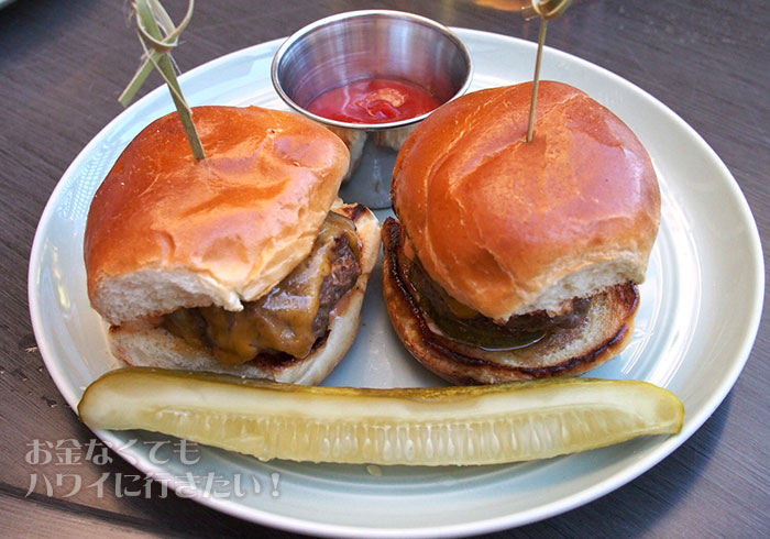 デック ハワイ ワイキキ ハッピーアワーの食べ物メニュー コウベ スライダー 神戸スライダー