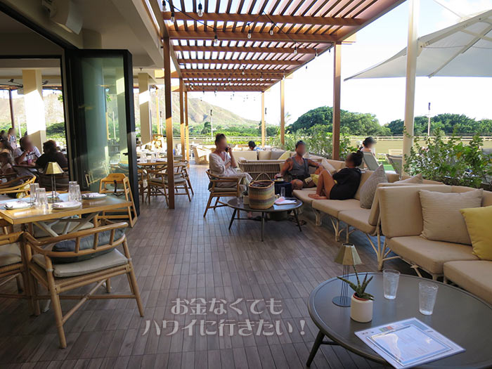 デックのハッピーアワーで利用できる席