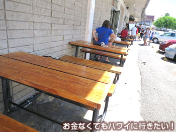 ダイヤモンドヘッドマーケット&グリルの飲食スペースは店外