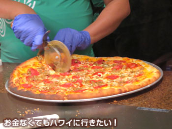 フードランド アラモアナ店のピザコーナー