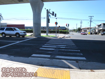 鉄道下の横断歩道