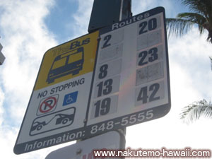 ワイキキからバスでイオラニ宮殿へ