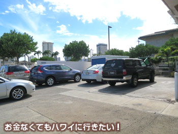 カハイストリートキッチンの駐車場