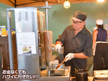 カイルアファーマーズマーケットのトルコ料理店イスタンブール(調理中)