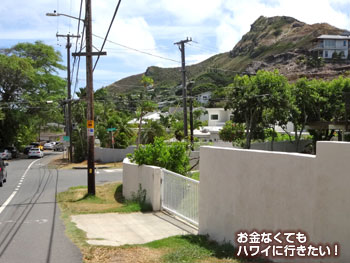 交差する道路が出て来たら右折(ラニカイピルボックストレイルへ)