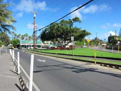 カラパワマーケットの前面道路