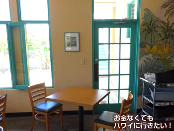 カフェ・モーリーズの駐車場側の入口