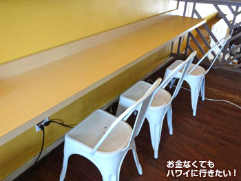 モーニングブリュー カイルア店2階のカウンター席