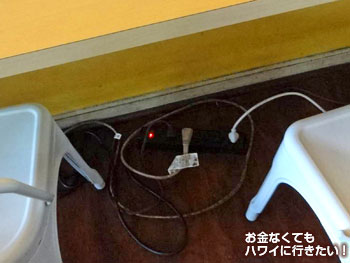モーニングブリュー カイルア店2階のカウンター席の電源