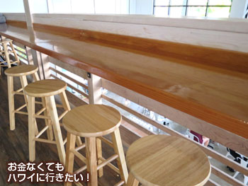 モーニングブリュー カカアコ店2階のカウンター席