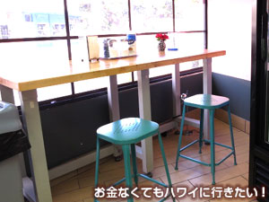 ナンディングズベーカリーのイートインスペース