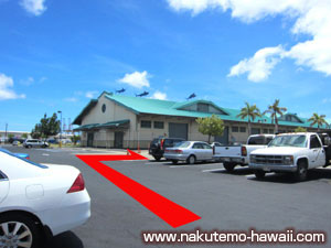 ピア38の駐車場を抜けて右折