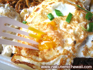 ニコスピア38のロコモコ(卵両面焼き半熟)中身