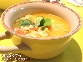 サイゴンズ サラダカフェのチキンヌードル(側面)