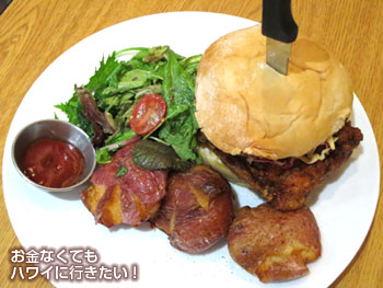 スクラッチキッチン&ミータリーのスパイシーサウザンホットチキンサンドイッチ