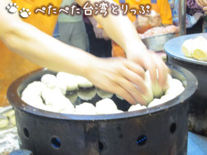 大上海生煎包の焼き小籠包（調理中２）