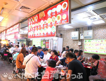 地下美食区で賑わっているお店を発見