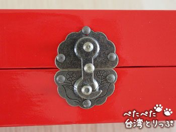 リージェント台北（晶華酒店）のパイナップルケーキ 化粧箱のロック