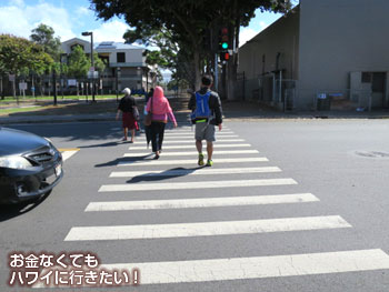 横断歩道を渡って右方向へ(タニオカズシーフードから)