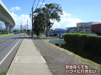 左折して鉄道に沿って直進(タニオカズシーフードから)