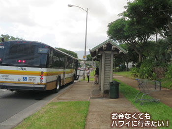 ワイケレプレミアムアウトレット帰りのバス停