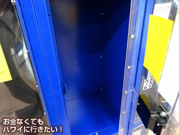 ウォルマート ホノルル店(アラモアナ)入口のロッカー(内部)