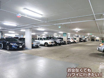 ホールフーズマーケットクイーン店の駐車場