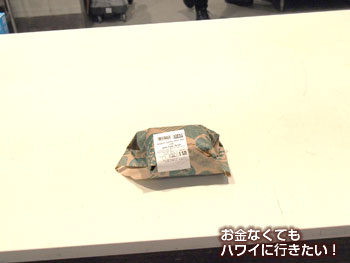 ホールフーズマーケット クイーン店で名前が呼ばれてカウンターでサンドイッチを受取り